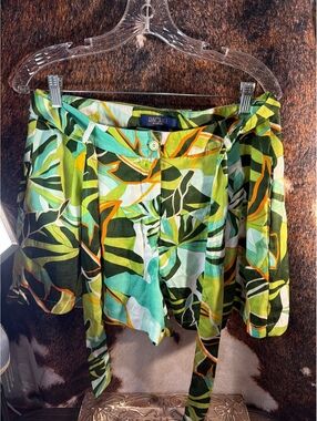 Rachel Roy Tropical Print Green Leaf Shorts with Belt Size L